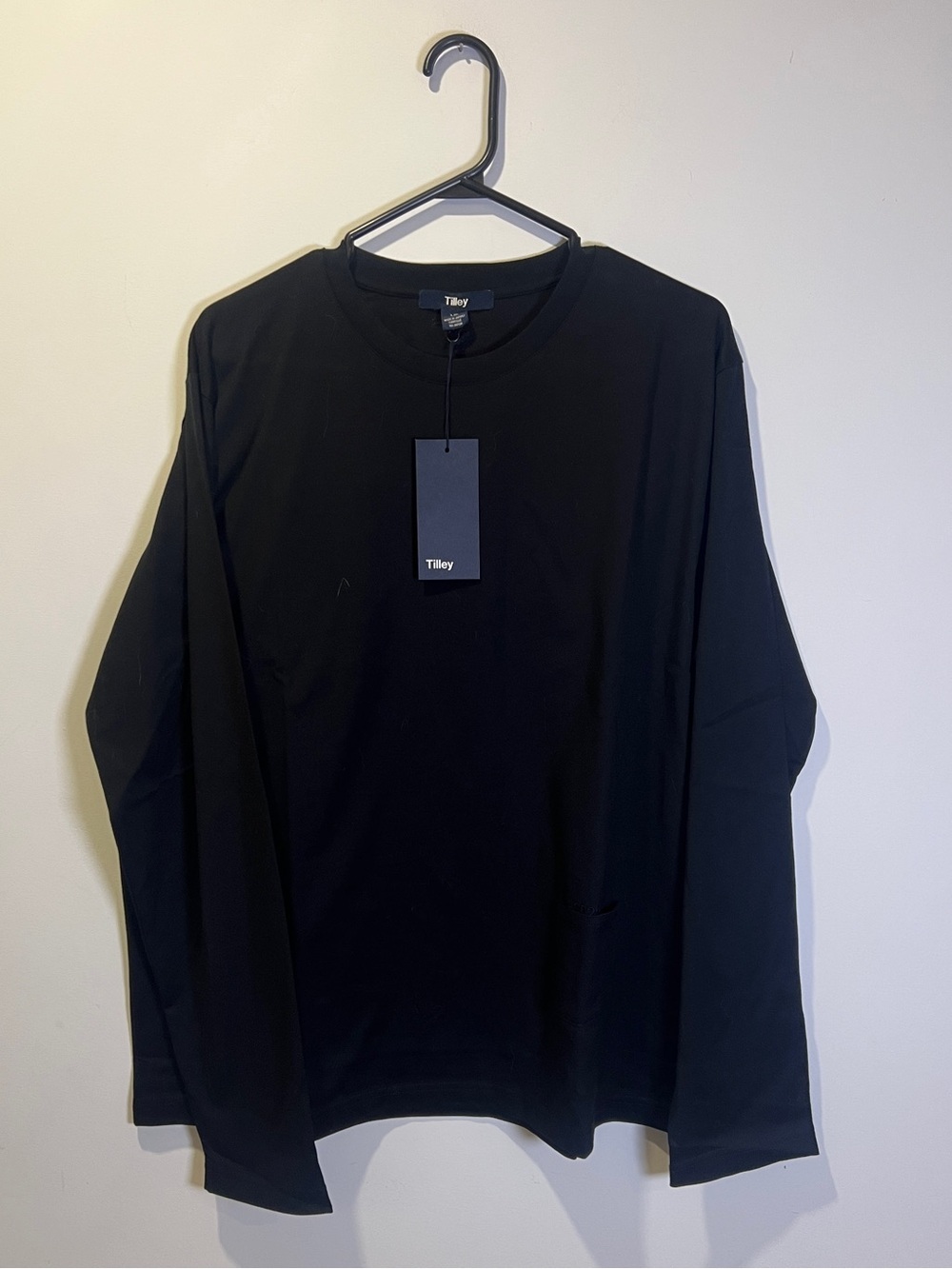 ✨NWT✨ Tilley Men's Long Sleeve Crew Tee - Black